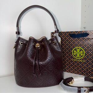 NWT Tory Burch T MONOGRAM LEATHER BUCKET
BAG